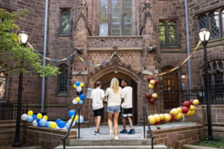 Welcoming of freshmen on old campus, balloons and streamers