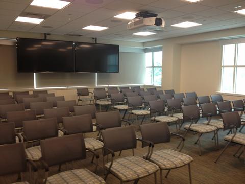 Classroom that provides ample seats and AV projection equipment.